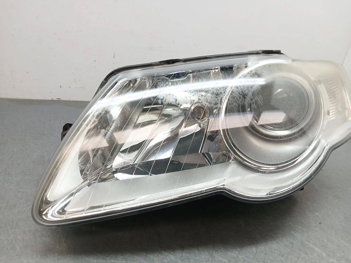 Faro Izquierdo para Volkswagen Passat B6 (3C2)