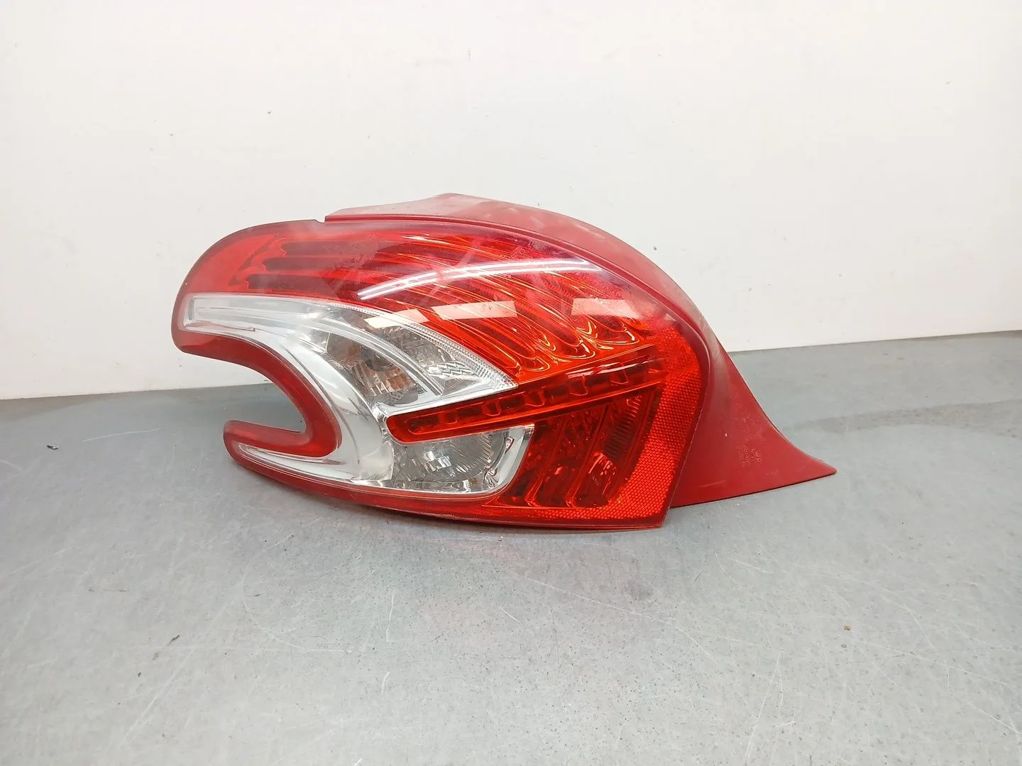 Piloto Trasero Izquierdo para Peugeot 208 I (Ca_, Cc_)
