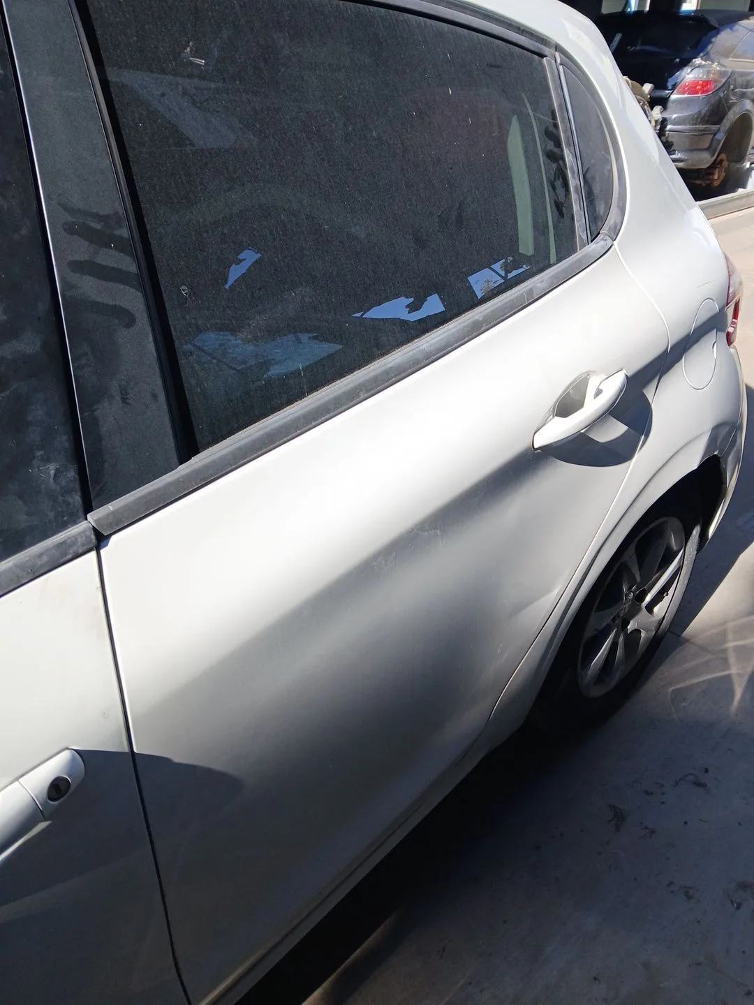 Puerta Trasera Izquierda para Peugeot 208 I (Ca_, Cc_)