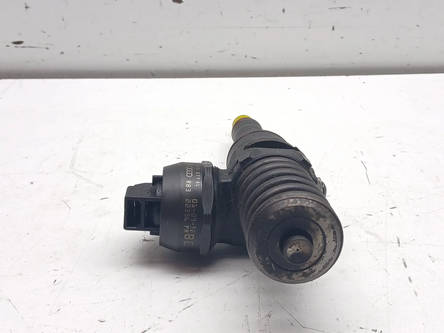Inyector para Volkswagen Passat Berlina (3B3)