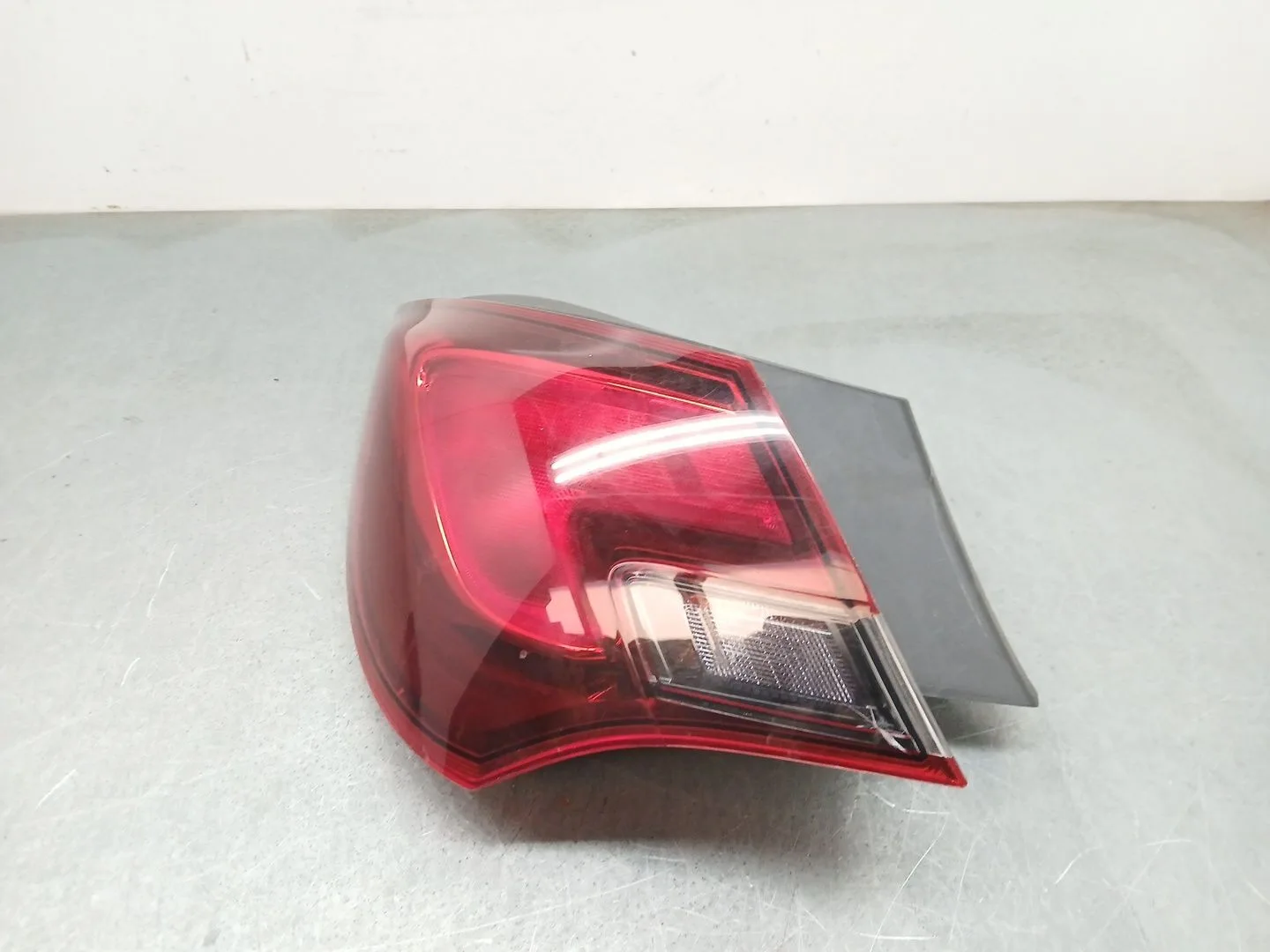 Piloto Trasero Izquierdo para Opel Astra J Gtc