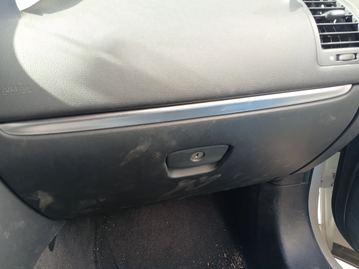 Guantera para Infiniti Qx70