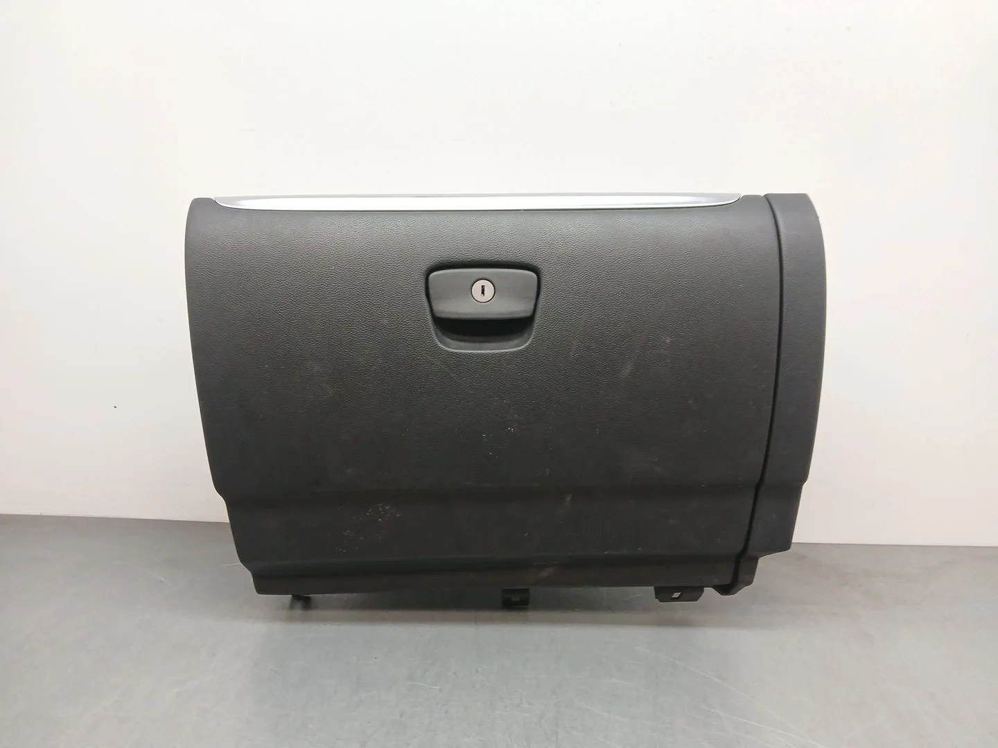 Guantera para Infiniti Qx70