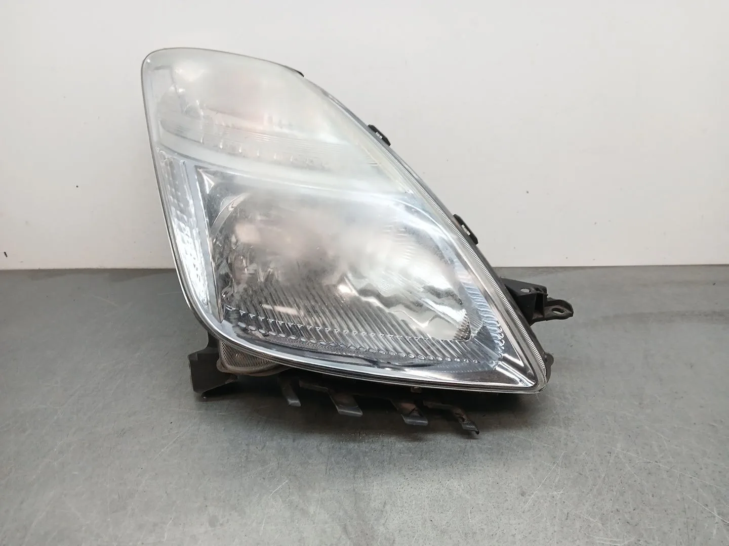 Faro Derecho para Toyota Prius Liftback (_W2_)