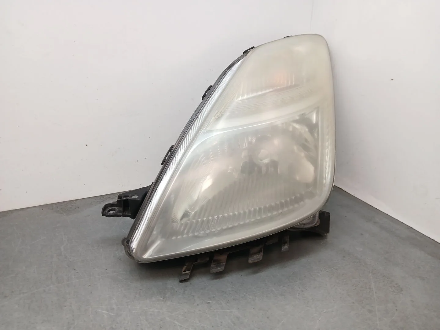 Faro Izquierdo para Toyota Prius Liftback (_W2_)