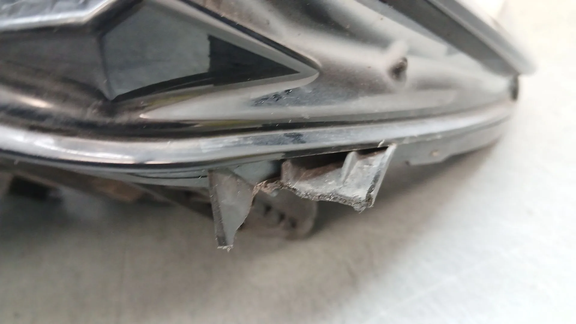 Faro Izquierdo para Jaguar Xe (X760)