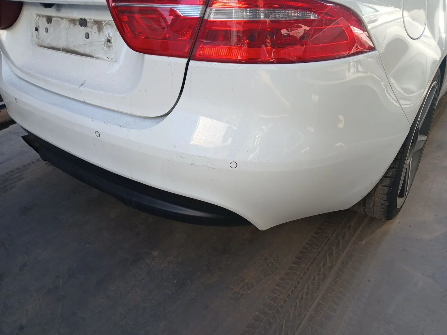 Paragolpes Trasero para Jaguar Xe (X760)