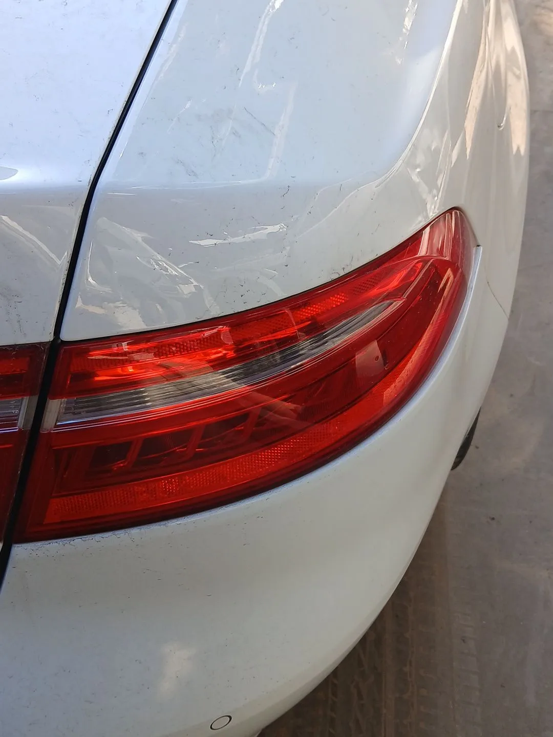 Piloto Trasero Derecho para Jaguar Xe (X760)