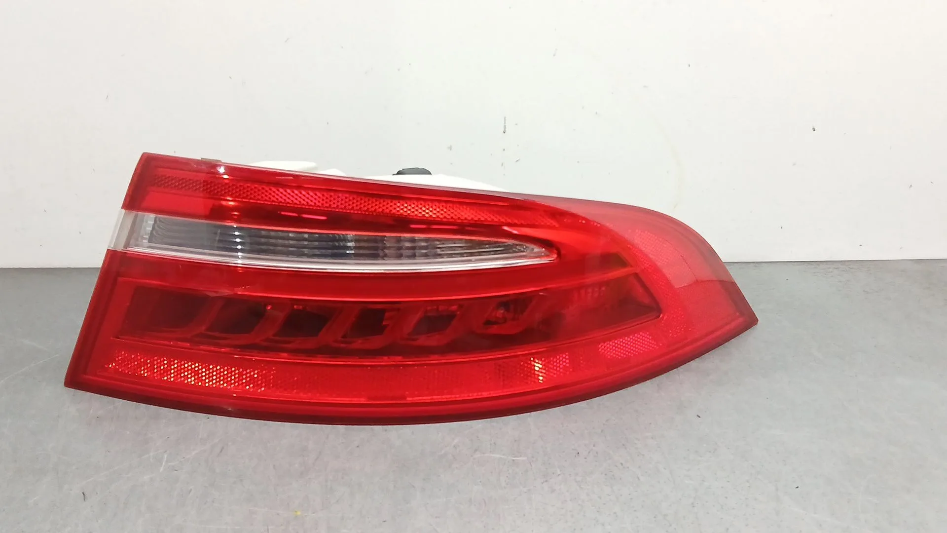 Piloto Trasero Derecho para Jaguar Xe (X760)