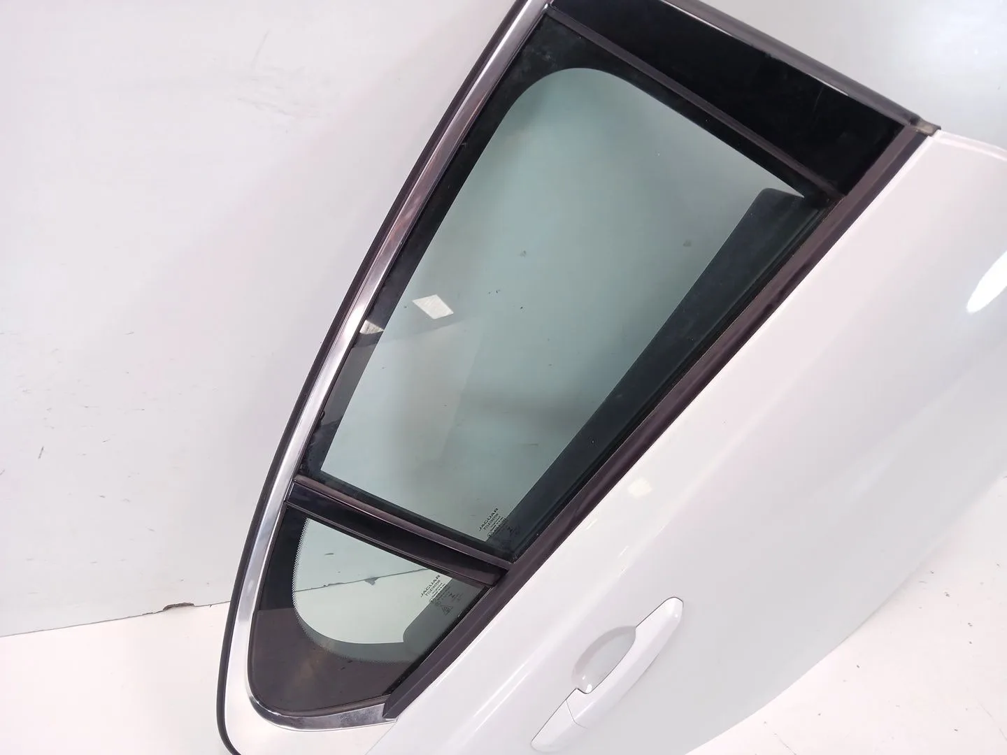 Puerta Trasera Derecha para Jaguar Xe (X760)