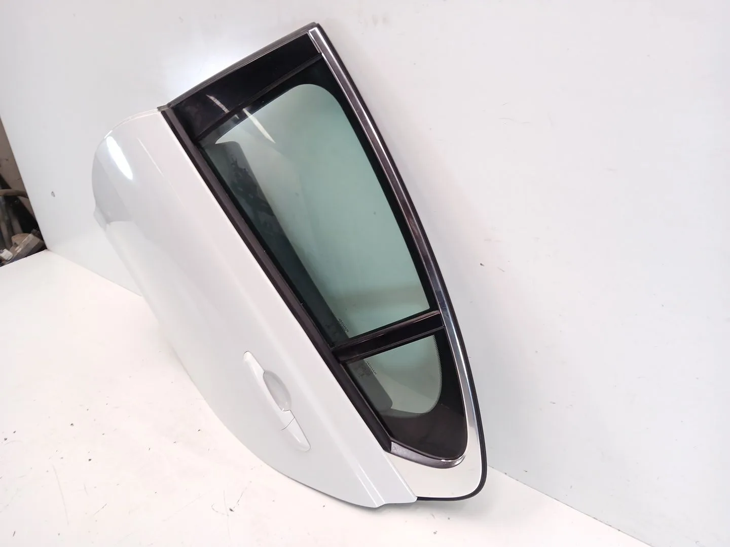 Puerta Trasera Izquierda para Jaguar Xe (X760)