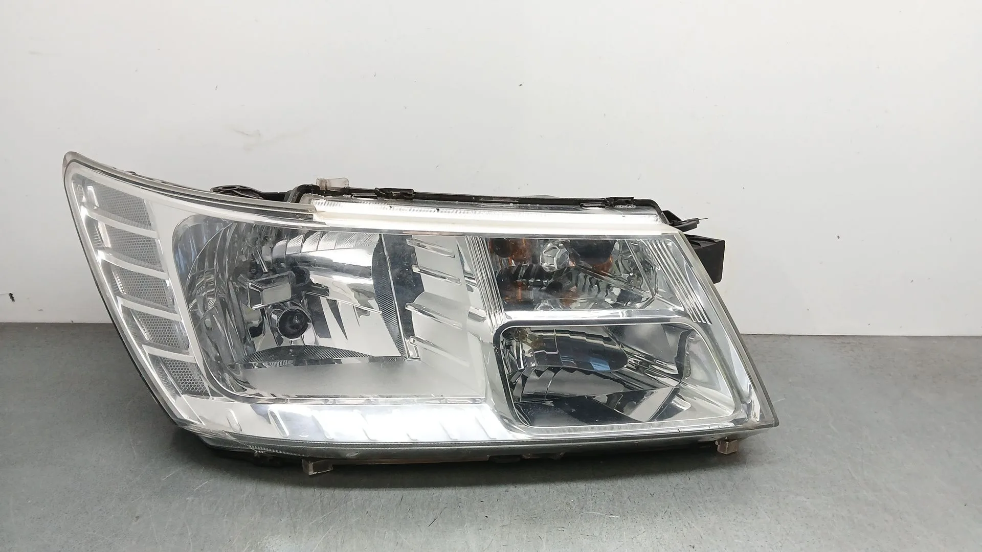 Faro Derecho para Fiat Freemont (345_)