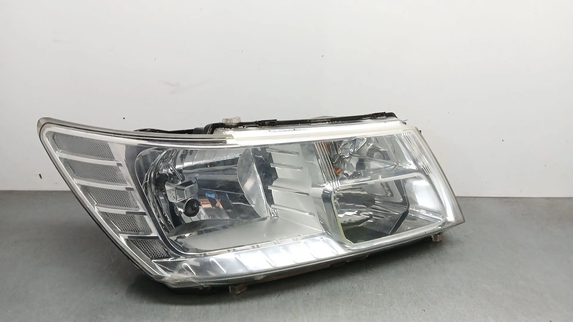 Faro Derecho para Fiat Freemont (345_)