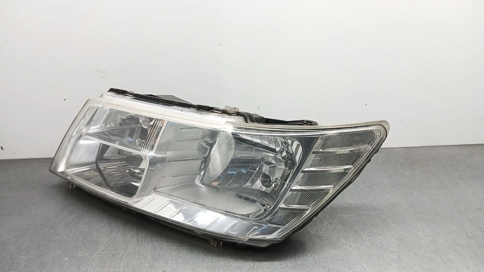 Faro Izquierdo para Fiat Freemont (345_)