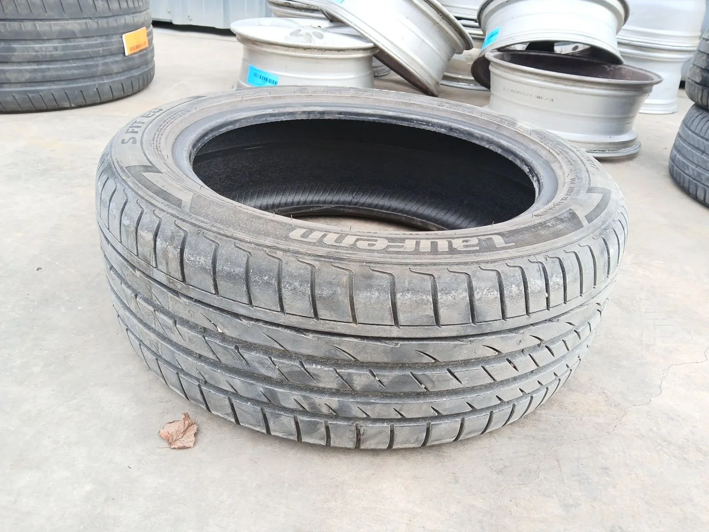 Neumatico para Toyota Avensis Sedan (_T25_)