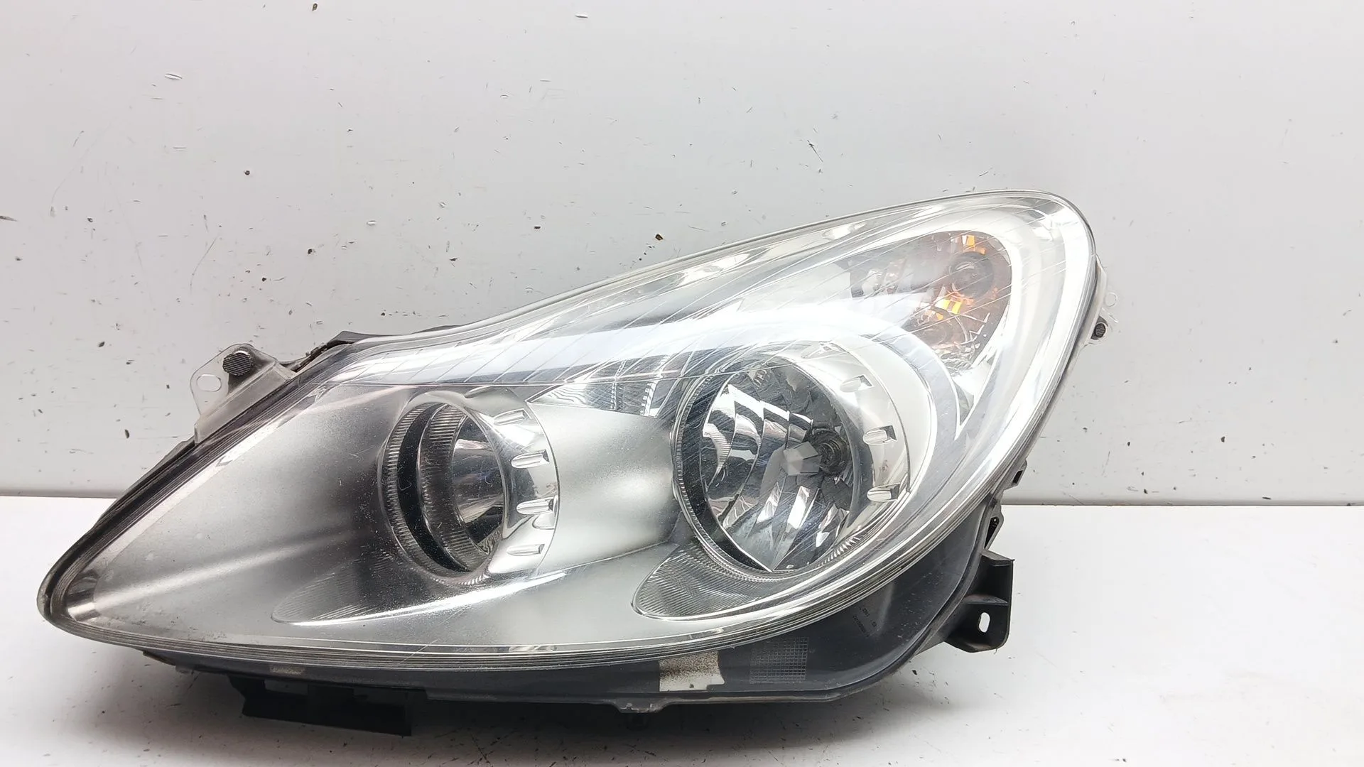 Faro Izquierdo para Opel Corsa D (S07)