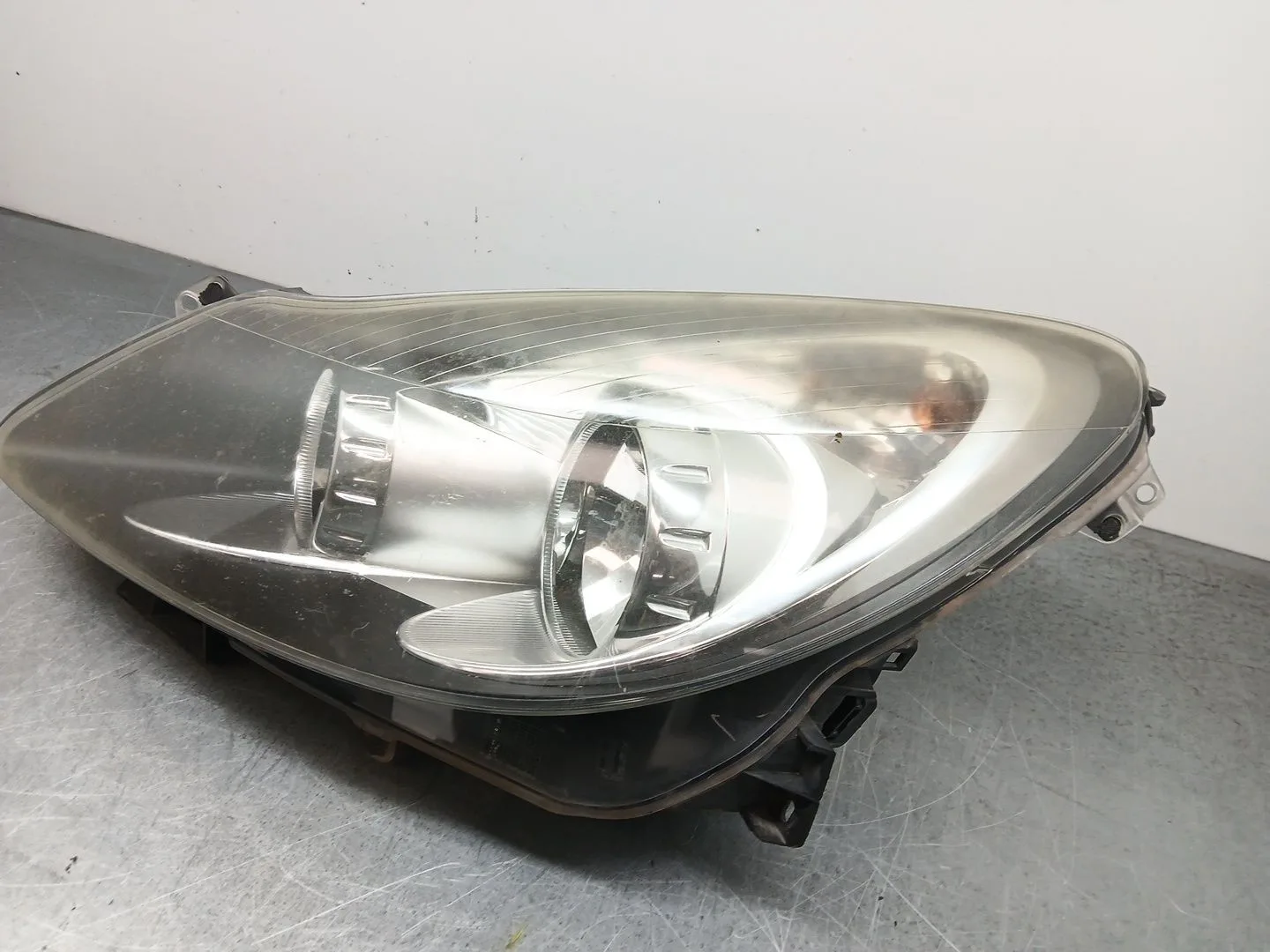 Faro Izquierdo para Opel Corsa D (S07)