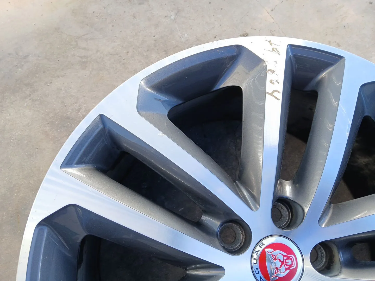 Llanta para Jaguar F-Pace (X761)