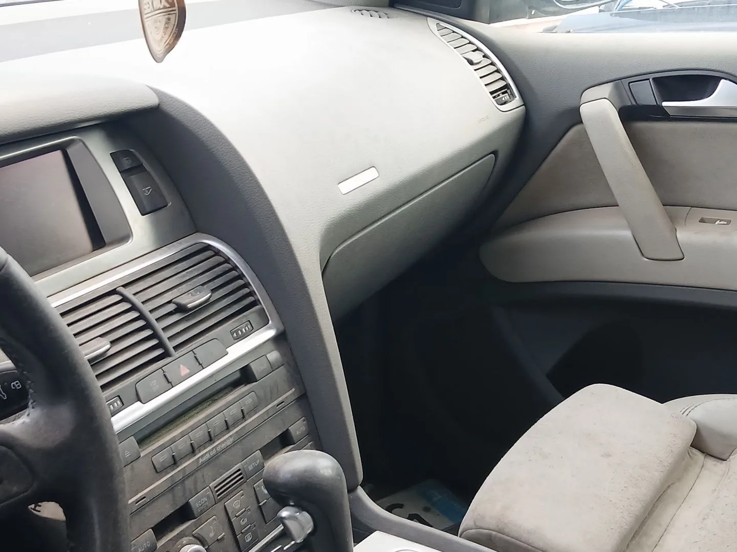 Guantera para Audi Q7 (4L)