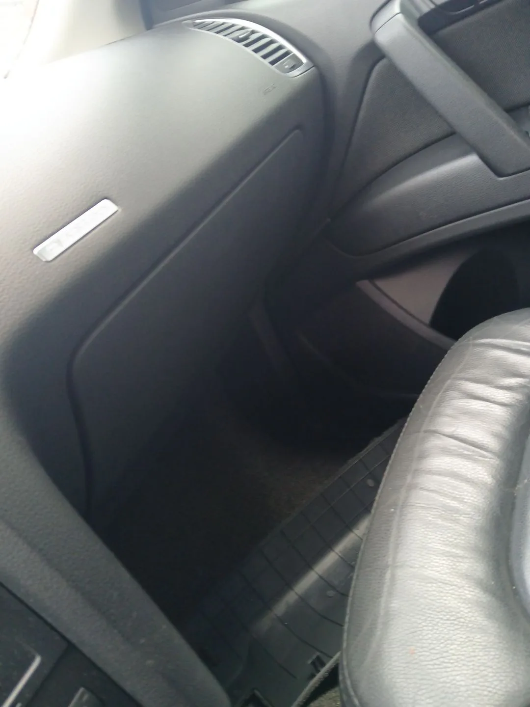 Guantera para Audi Q7 (4Lb)