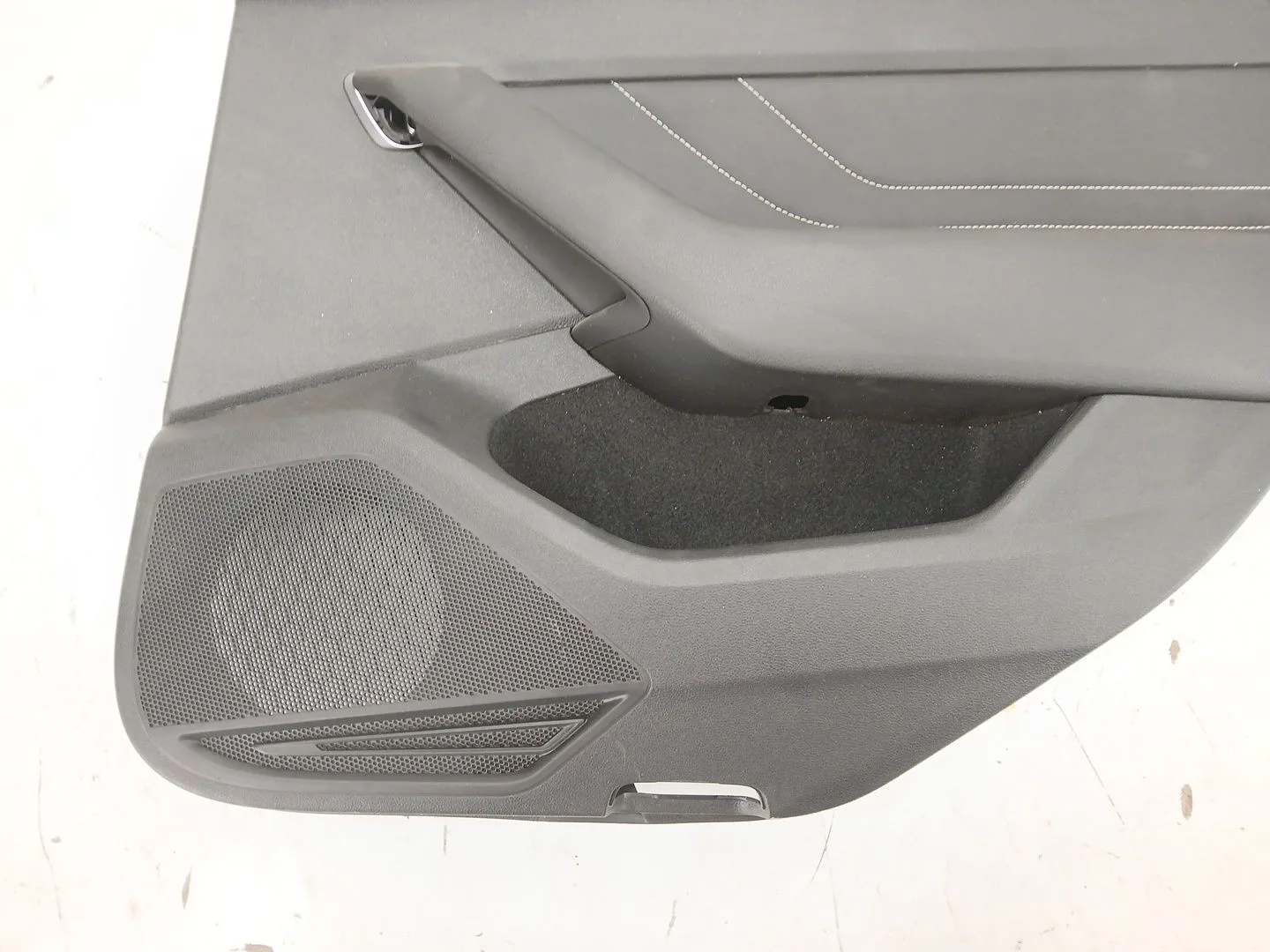 Guarnecido Puerta Trasera Derecha para Volkswagen Arteon (3H8)