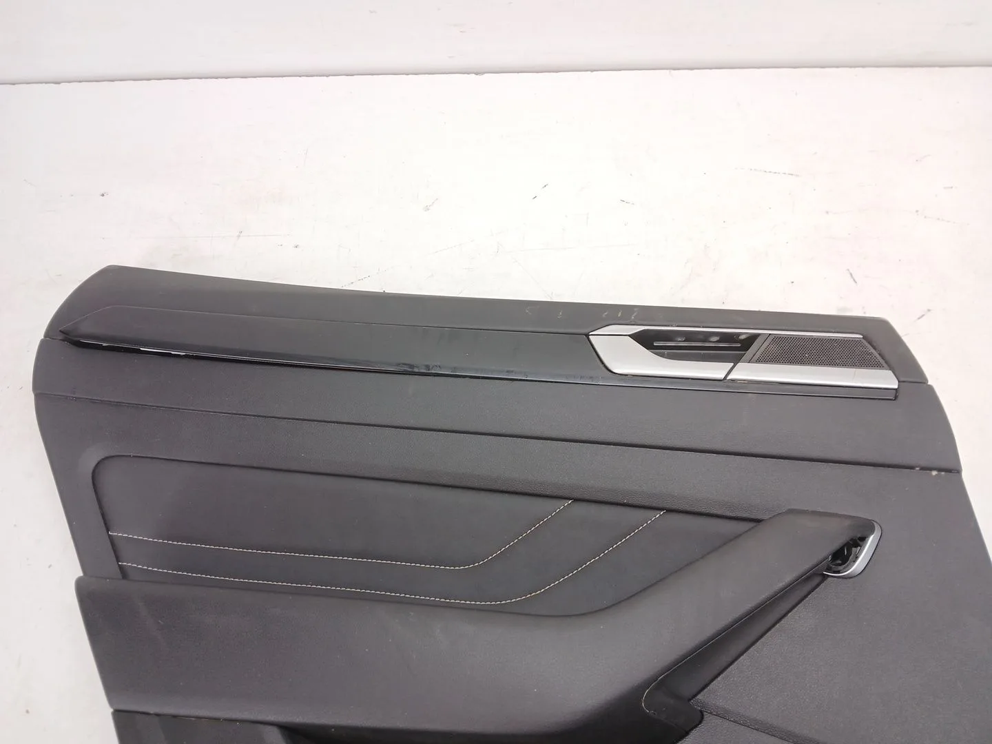 Guarnecido Puerta Trasera Izquierda para Volkswagen Arteon (3H8)