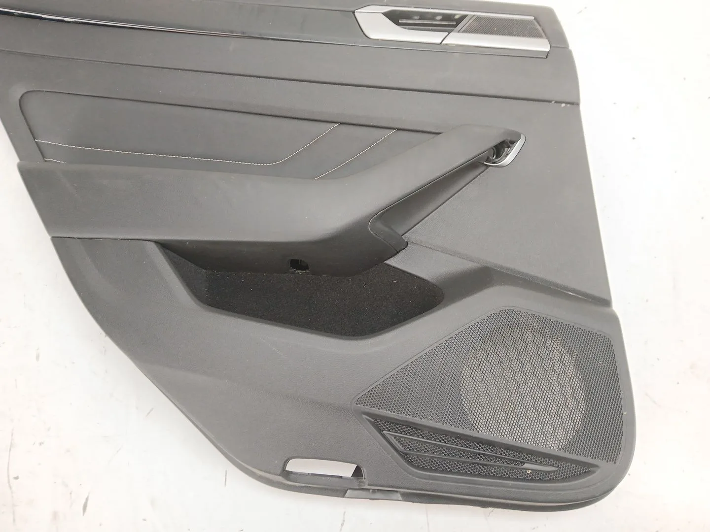 Guarnecido Puerta Trasera Izquierda para Volkswagen Arteon (3H8)