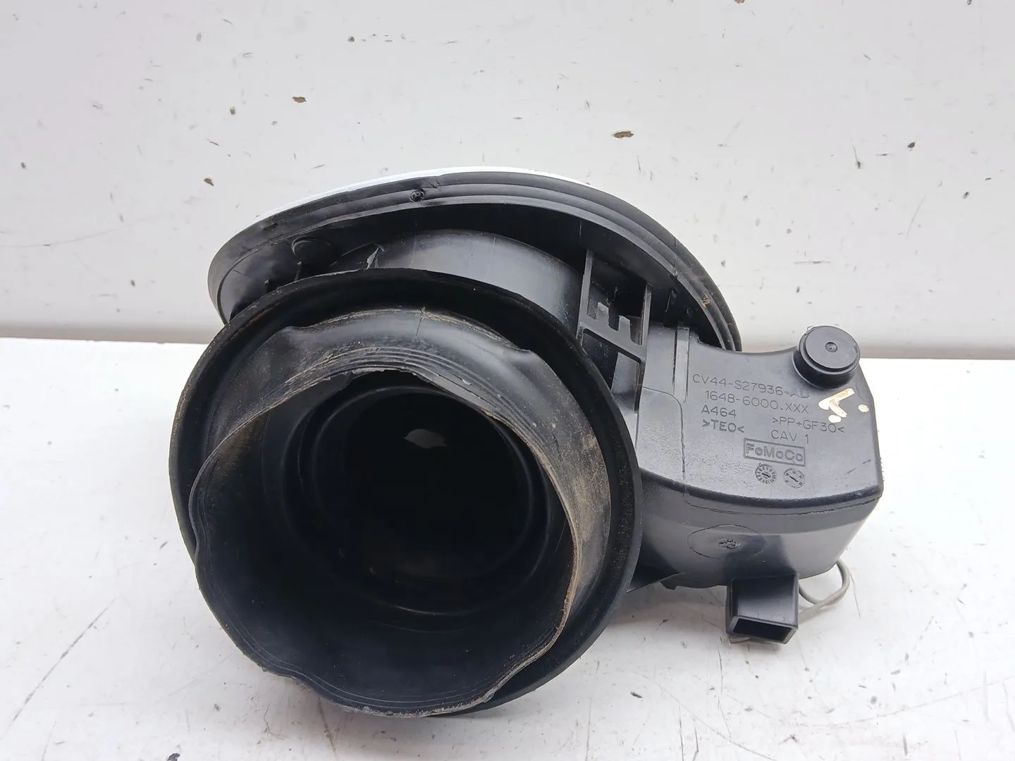 Tapa Exterior Combustible para Ford Kuga (Cbs)