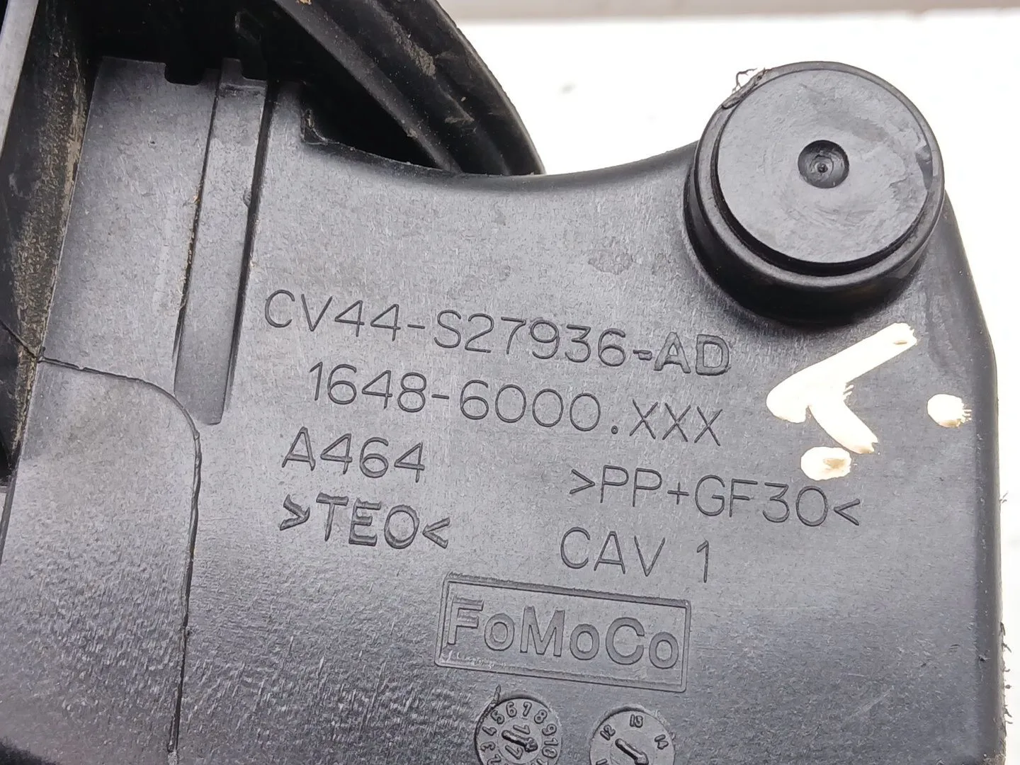 Tapa Exterior Combustible para Ford Kuga (Cbs)