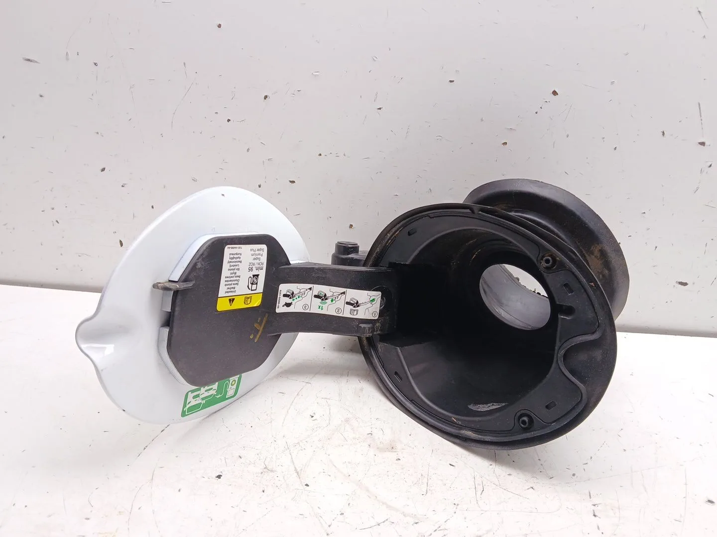 Tapa Exterior Combustible para Ford Kuga (Cbs)