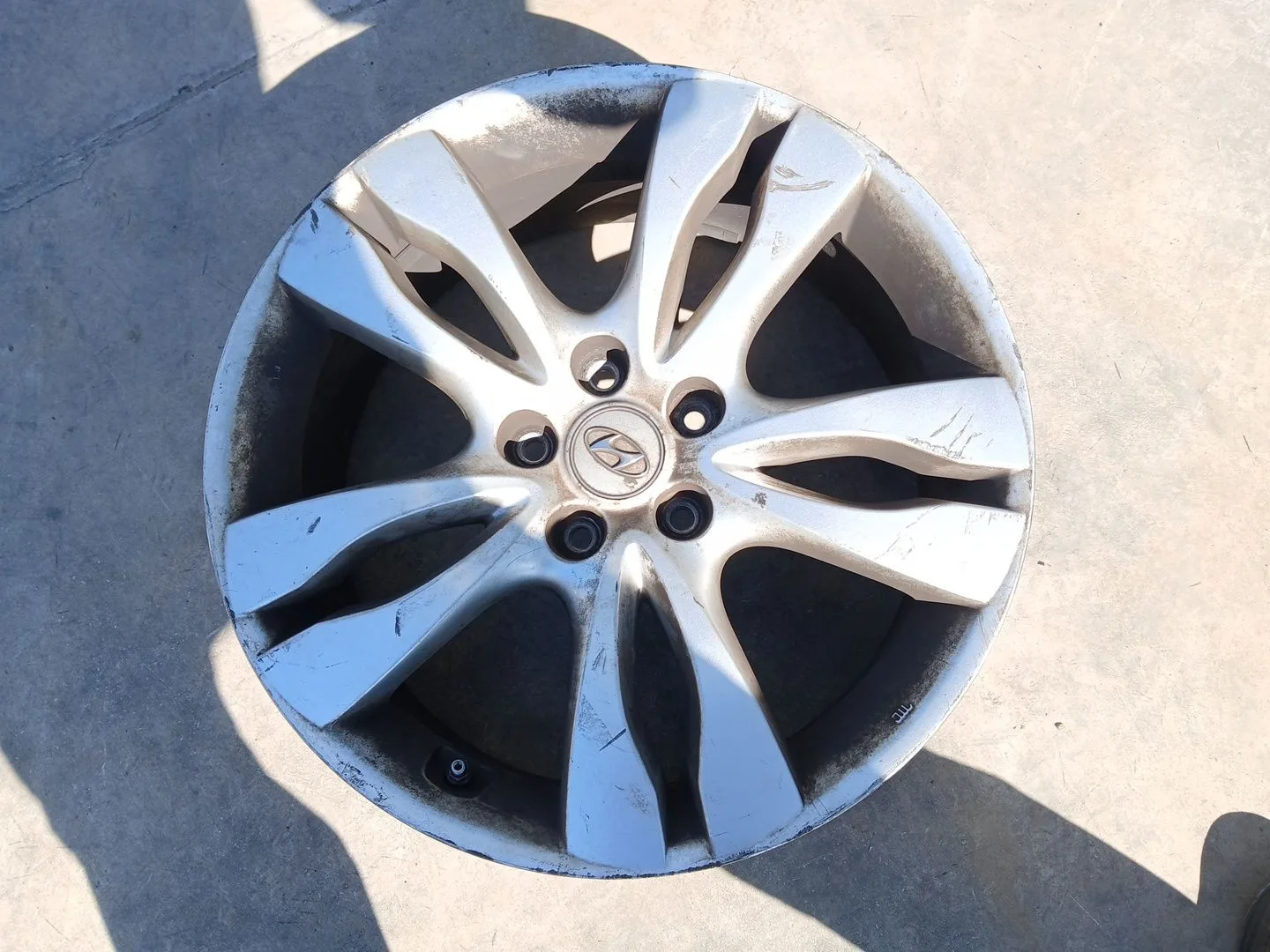 Llanta Delantera Izquierda para Hyundai Ix55