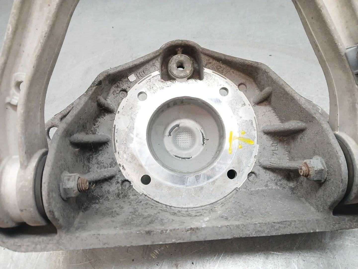 Brazo Suspension Superior Delantero Izquierdo para Audi Q7 (4L)