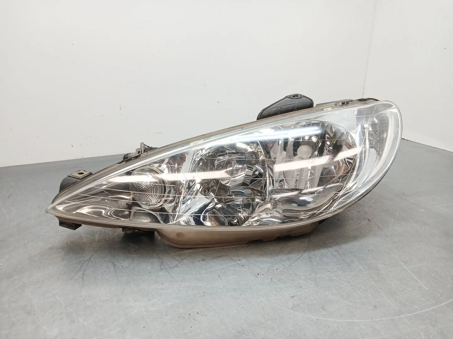Faro Izquierdo para Peugeot 206 Hatchback (2A/C)