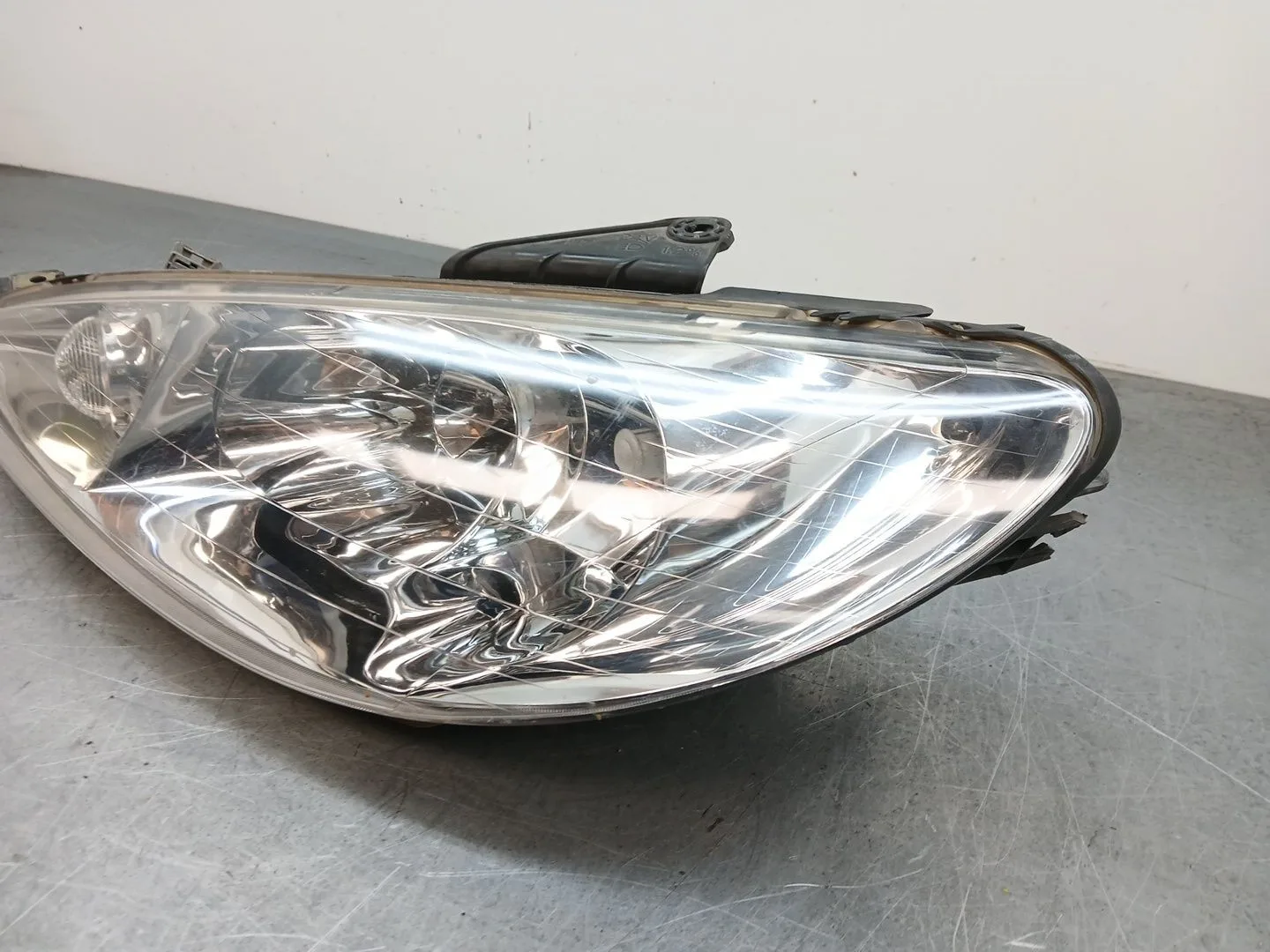 Faro Izquierdo para Peugeot 206 Hatchback (2A/C)