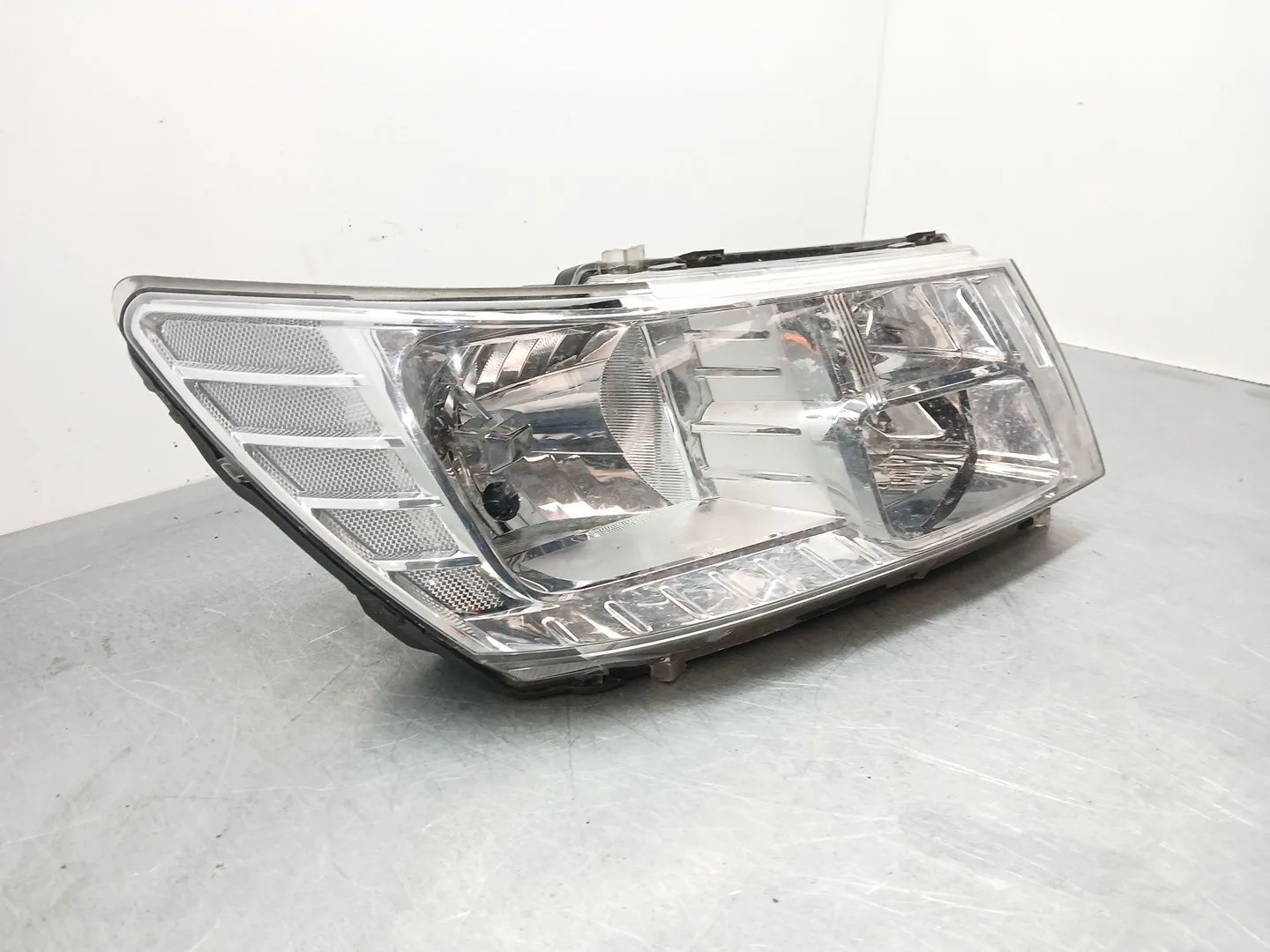 Faro Derecho para Fiat Freemont (345_)