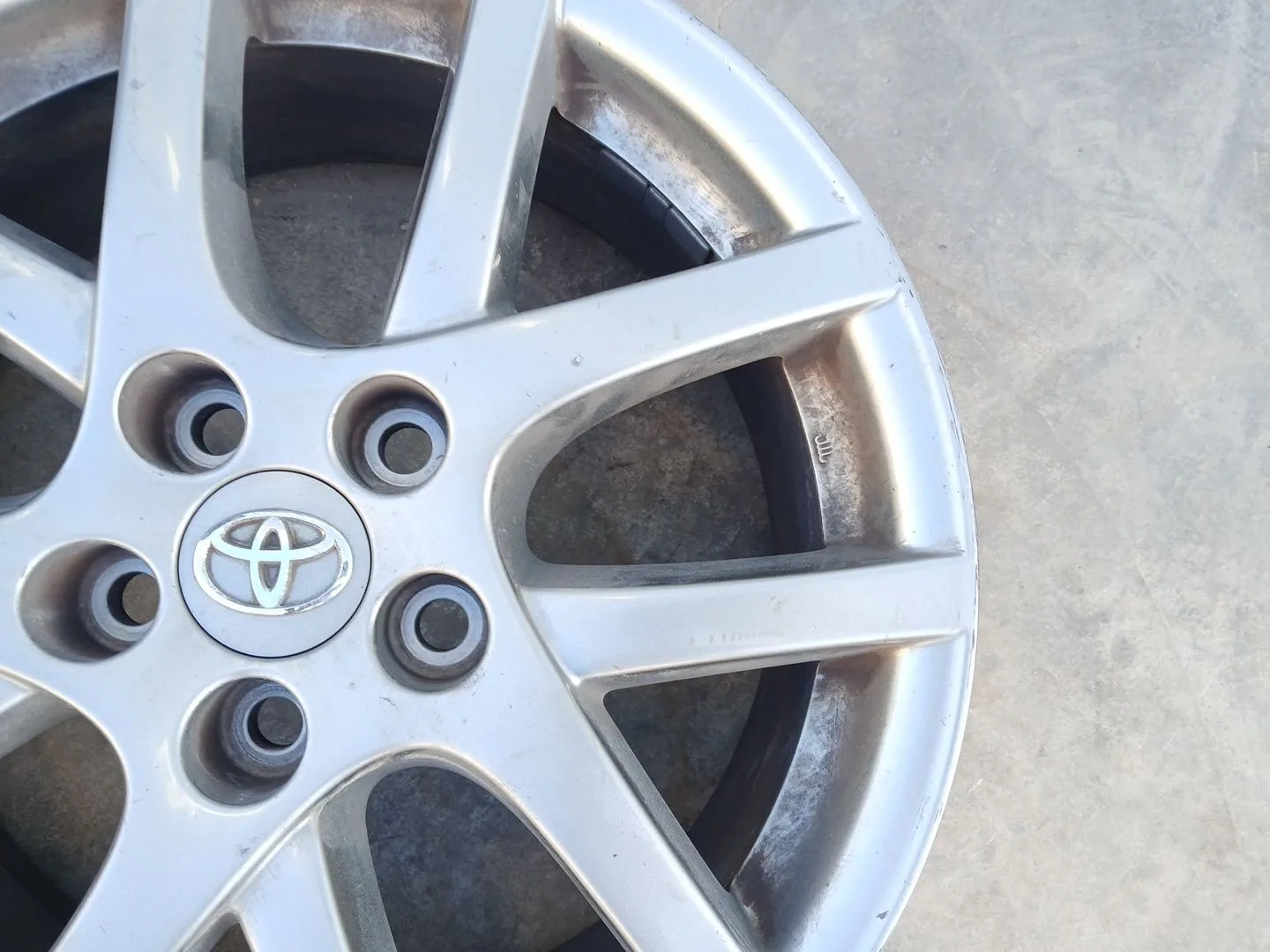 Llanta para Toyota Verso (_R2_)