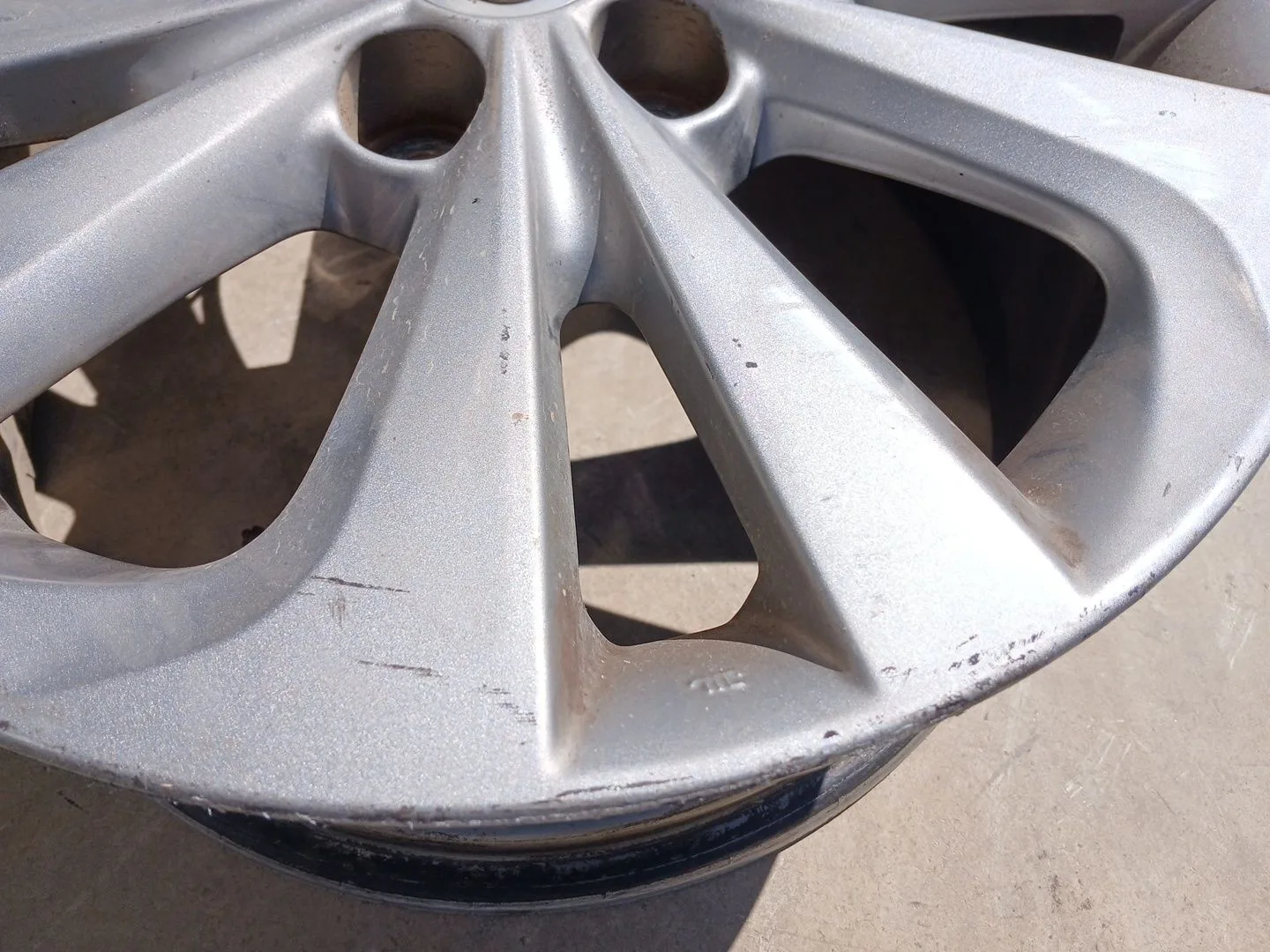 Llanta para Toyota Auris Touring Sports (E18)