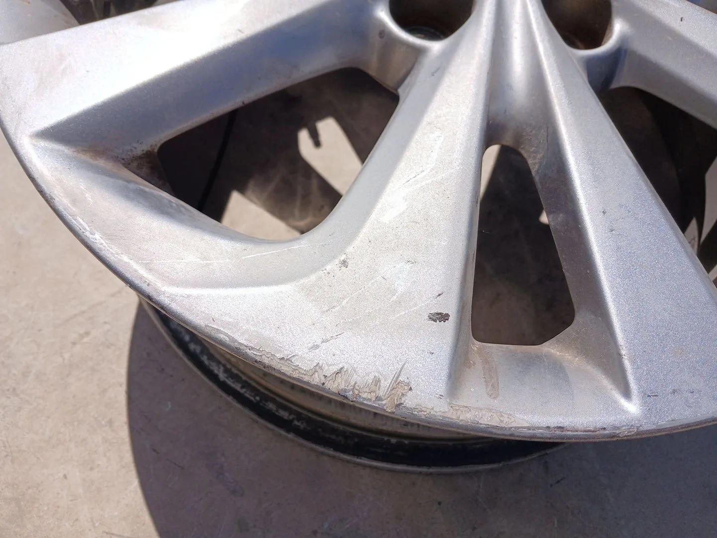 Llanta para Toyota Auris Touring Sports (E18)