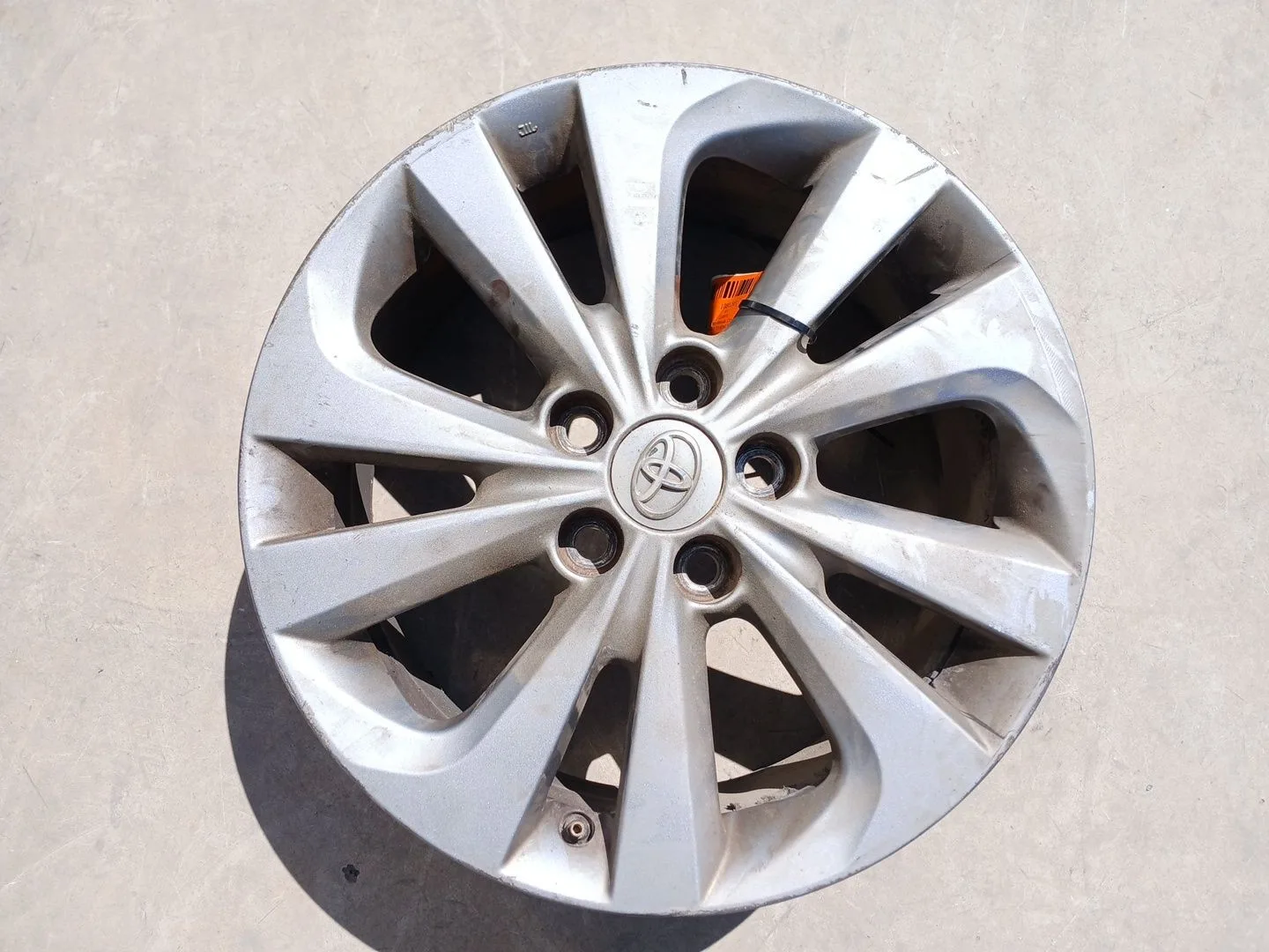 Llanta para Toyota Auris Touring Sports (E18)