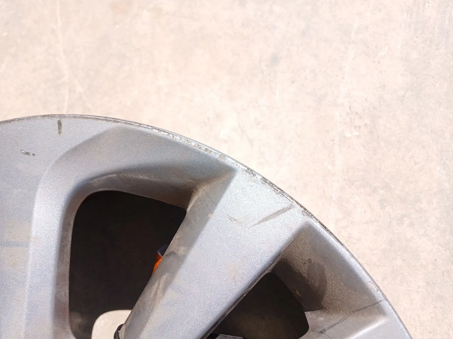 Llanta para Toyota Auris Touring Sports (E18)