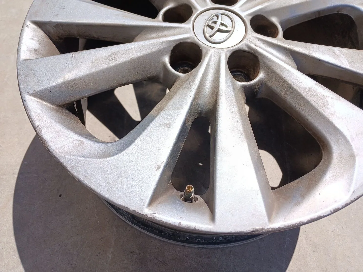 Llanta para Toyota Auris Touring Sports (E18)