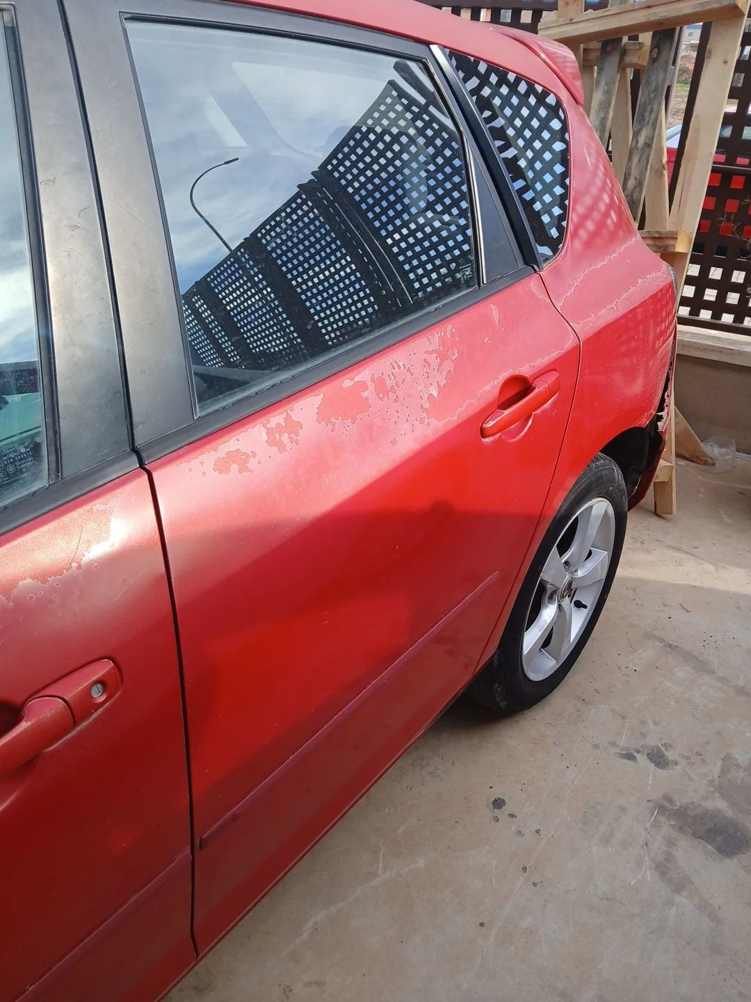 Puerta Trasera Izquierda para Mazda 3 (Bk)