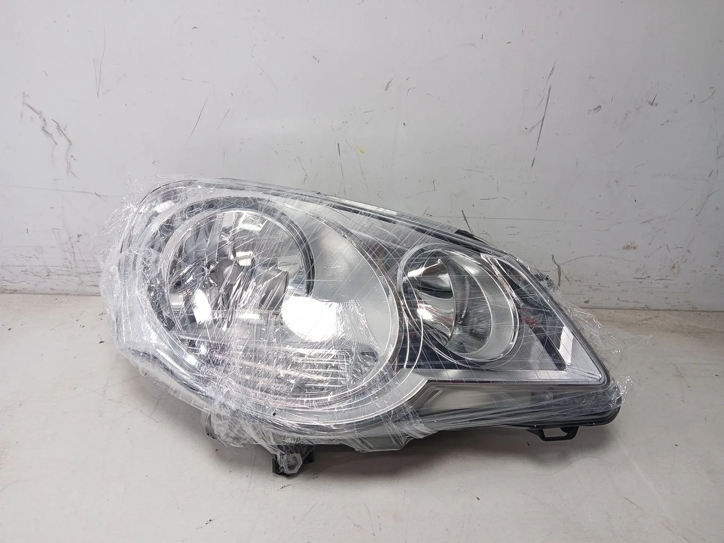 Faro Derecho para Volkswagen Polo (9N3)
