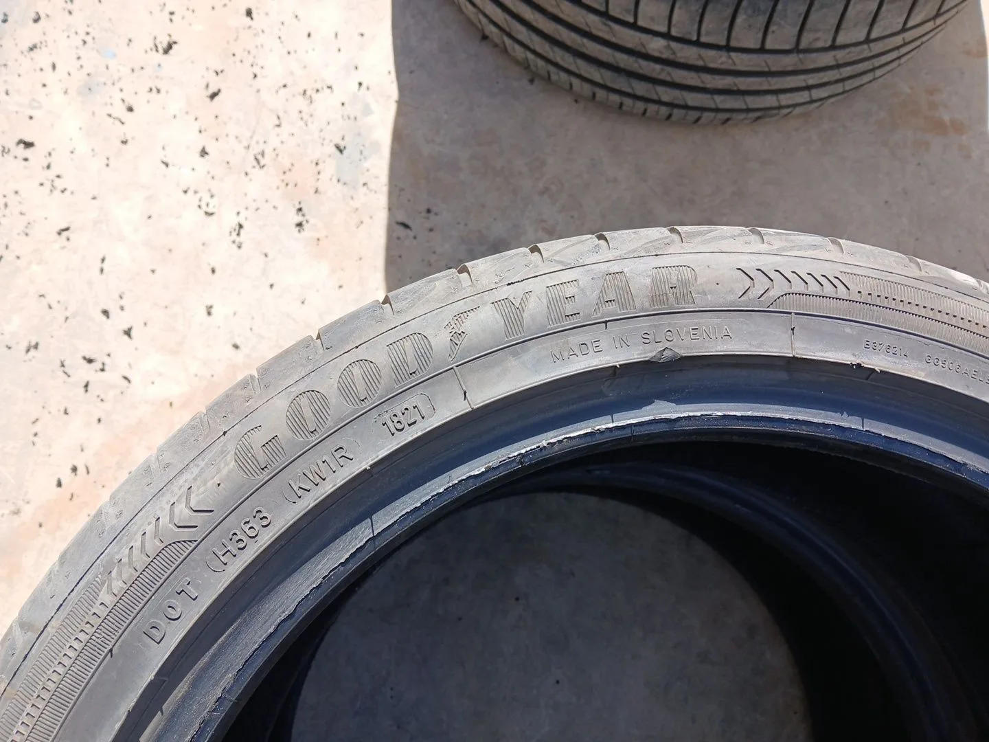 Neumatico para Toyota Auris (_E15_)