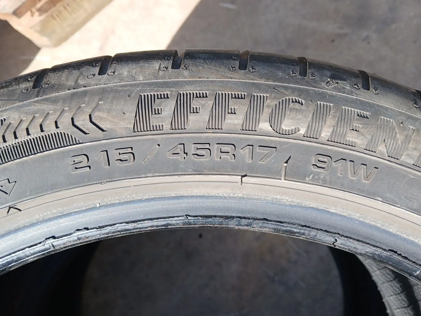 Neumatico para Toyota Auris (_E15_)
