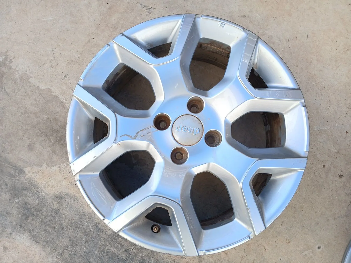 Llanta para Jeep Avenger