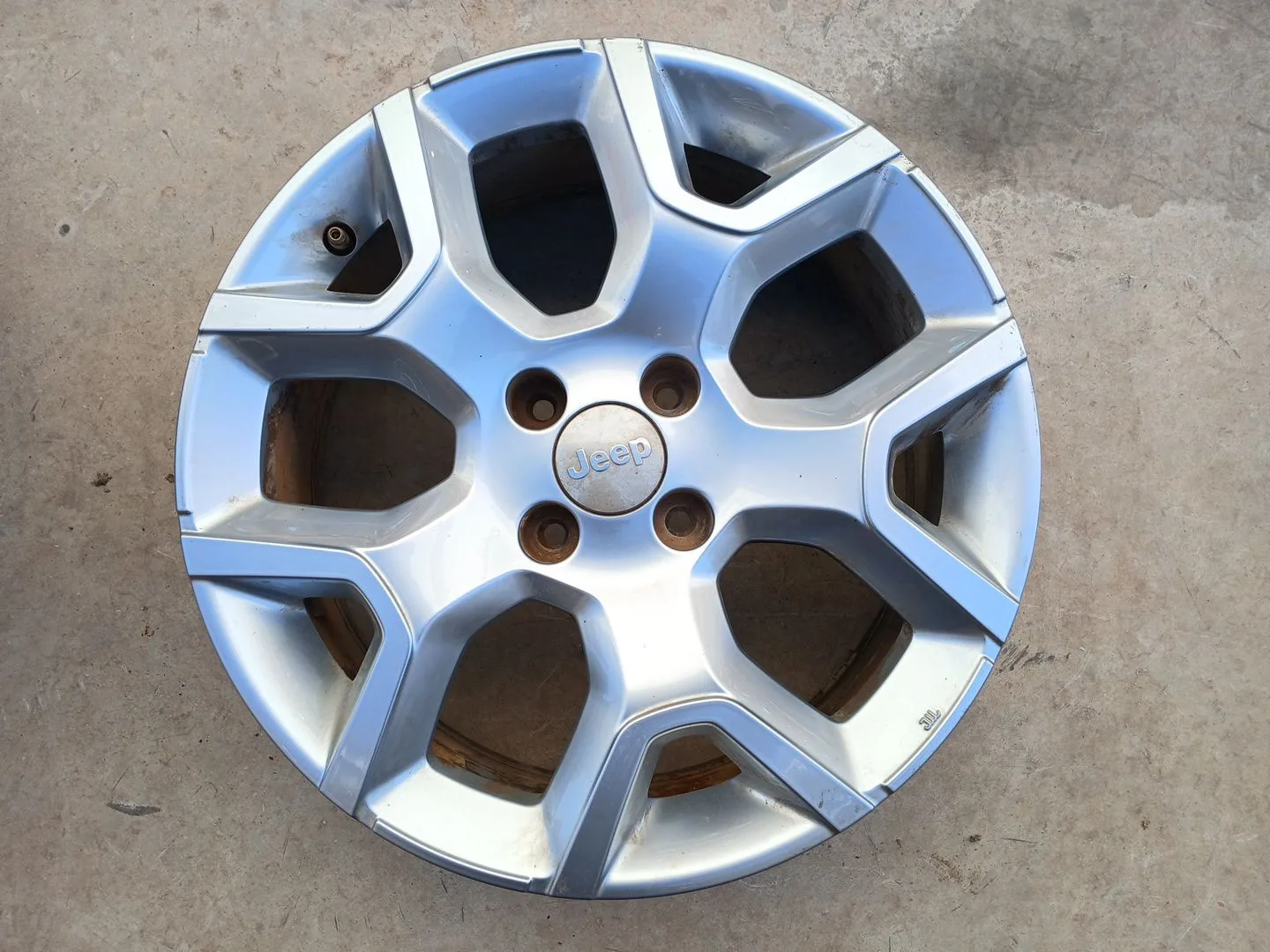 Llanta para Jeep Avenger