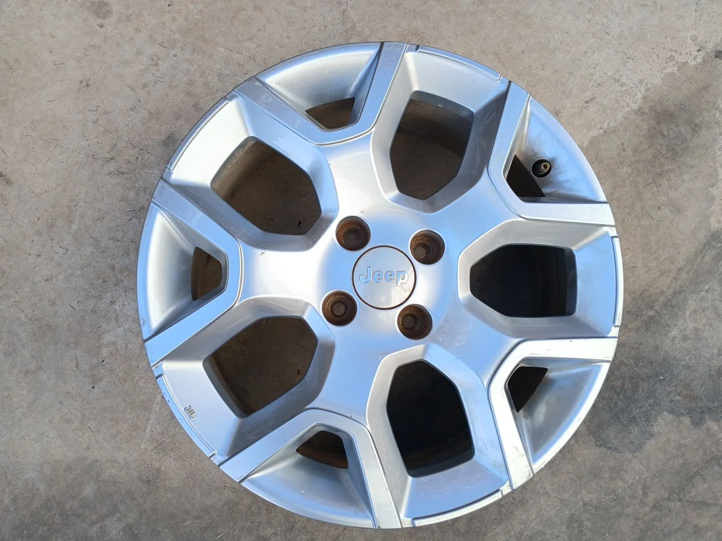 Llanta para Jeep Avenger