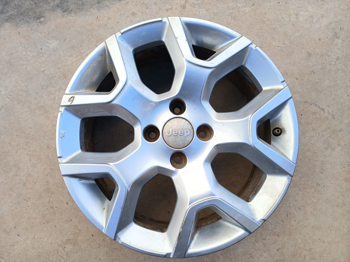 Llanta para Jeep Avenger