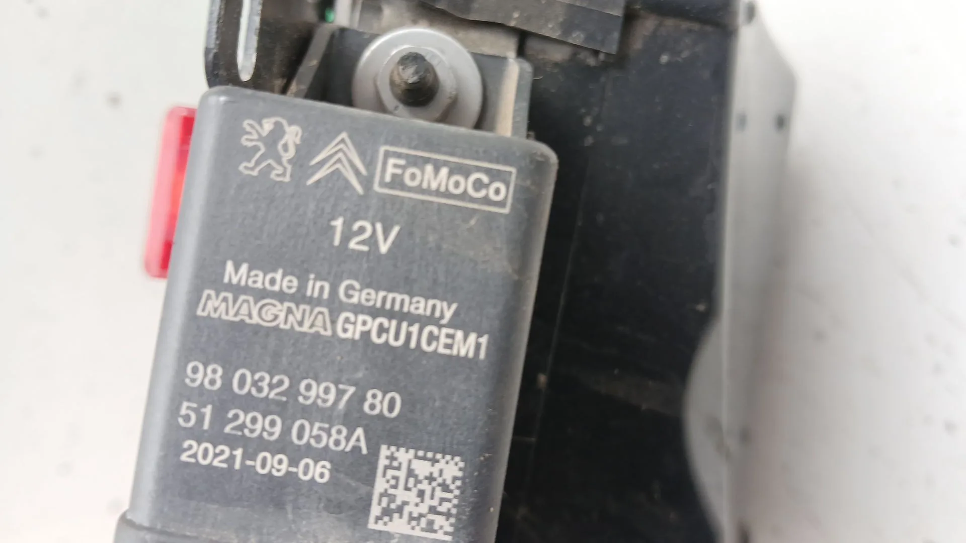 Caja Reles / Fusibles para Opel Vivaro C Furgoneta (K0)